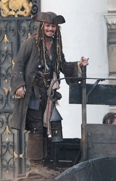 johnny depp pirates of the caribbean costume. Actor Johnny Depp was
